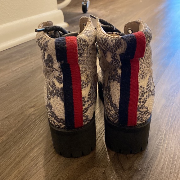 Steve Madden snakeskin “BAM” booties size 7 - Picture 2 of 3